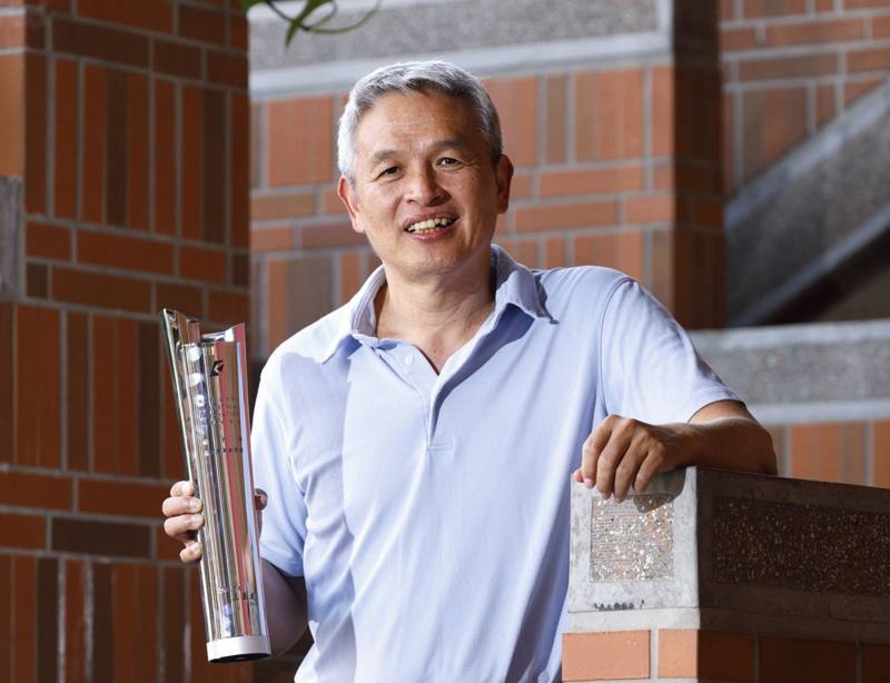 成大電機系教授李文熙榮獲「第八屆經濟部國家產業創新獎」