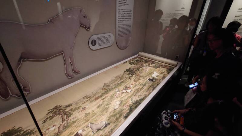 故宮南院人氣國寶展7日起以「擬真物象」為主題，首度展出郎世寧「百駿圖」。