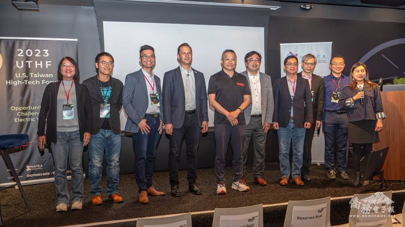 2023 UTHF 講者、貴賓與主辦單位合影留念。左起： DIGITIMES處長陳嘉慧、講者游振彥、UTHF主席洪輝舜、Sonatus行銷長 John Heinlein、科絡達執行長吳柏儀、講者Simon Lee、SF/Boston科技組組長蔡孟勳、DIGITIMES Research總監黃銘章、NATEA-SV會長廖健閔、主持人郭文琪。（主辦單位提供）