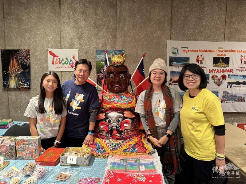 三太子最吸睛，民眾搶著合照