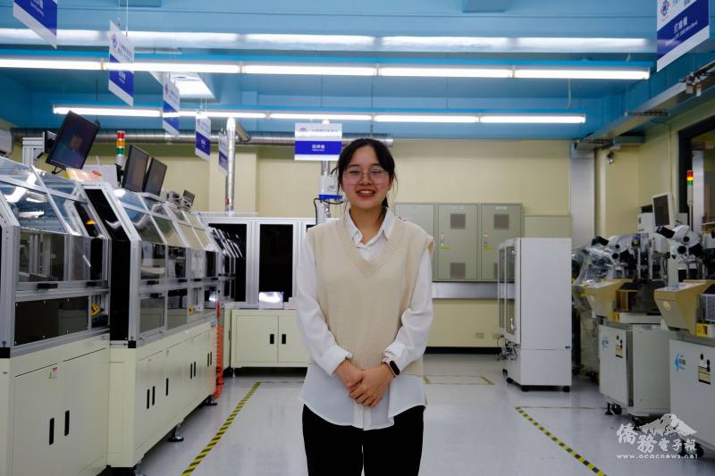 半導體與光電科技系一年級的吳黃金秋來自越南，對於即將展開的大學生活滿是期待