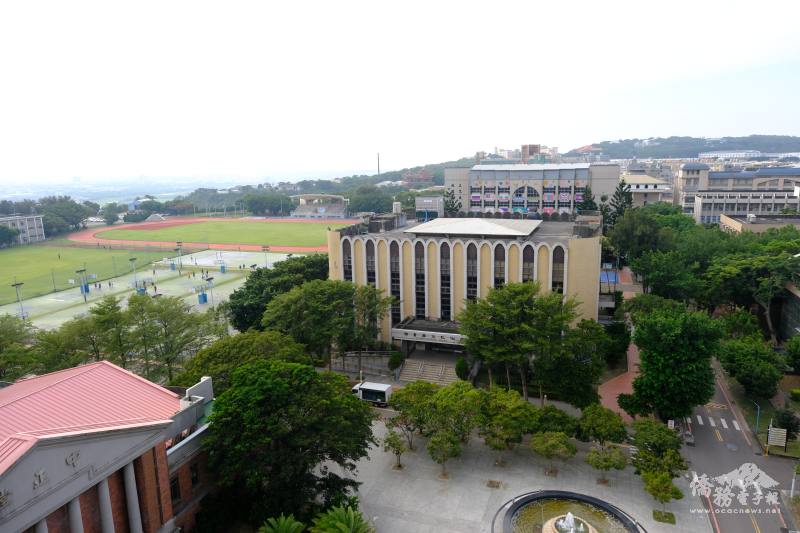 明新科技大學佔地逾三十公頃，校內設施完備、空間遼闊