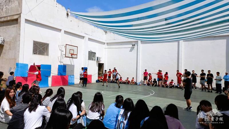 華興中文學校舉辦僑校首屆籃球友誼賽，共有20支隊伍報名
