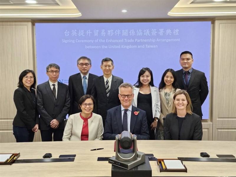 Taiwanese officials and John Dennis, head of the British Office Taipei, pose for a photo at the signing ceremony in Taipei Wednesday. Photo courtesy of Executive Yuan Nov. 8, 2023