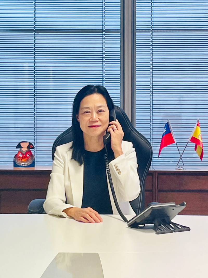 大使張俊菲接受西國「訊息廣播電臺」專訪