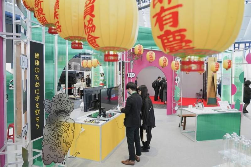 中華文化總會受中華民國對外貿易發展協會邀請，以Have a Nice Digi-Day in Taiwan為題，為在日本登場的2023年台灣形象展規劃打造數位主題展區，呈現長輩圖、WeMo、電子發票等台灣數位發展下的風土民情。（中華民國對外貿易發展協會提供）