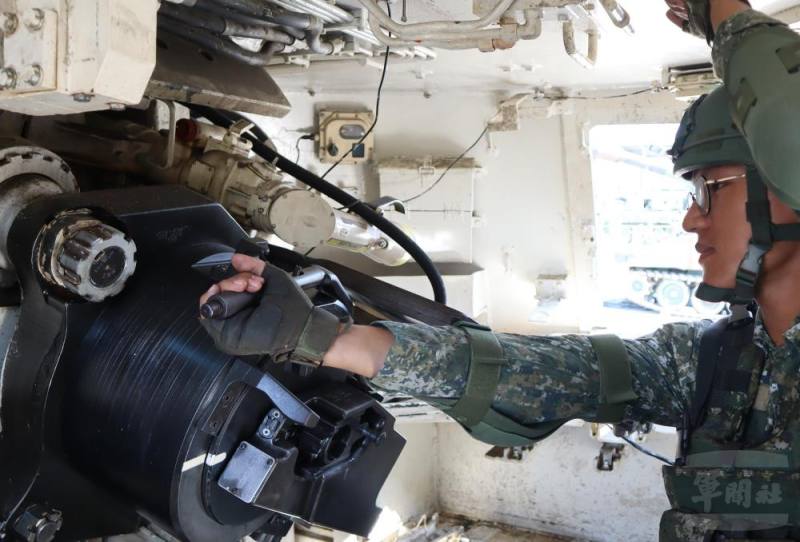 陸軍58砲指部砲2營專精期末鑑測。（陸軍第十軍團提供）