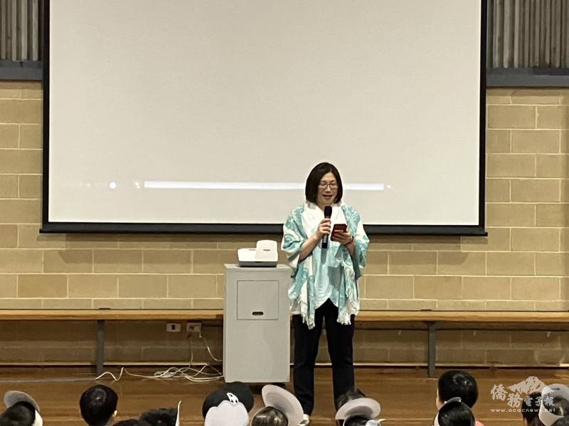 校長劉怡君致詞