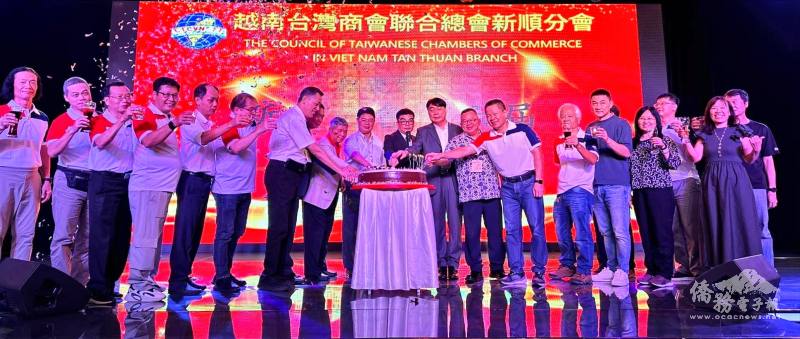 新順臺商會跟貴賓合照