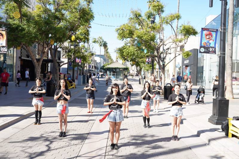 福爾摩沙小分隊團員表演「保庇」舞蹈