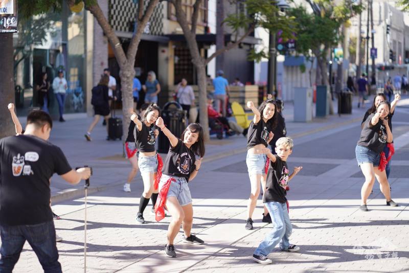 福爾摩沙小分隊團員表演「射手」舞蹈