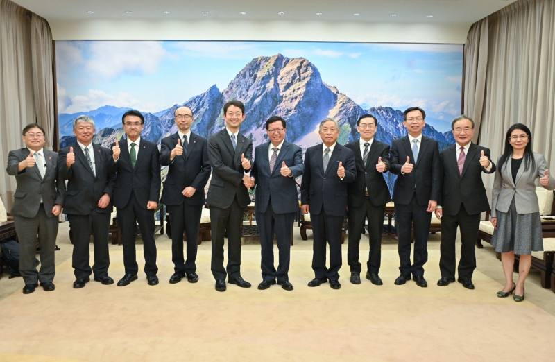行政院副院長鄭文燦接見「日本千葉縣知事熊谷俊人訪團」