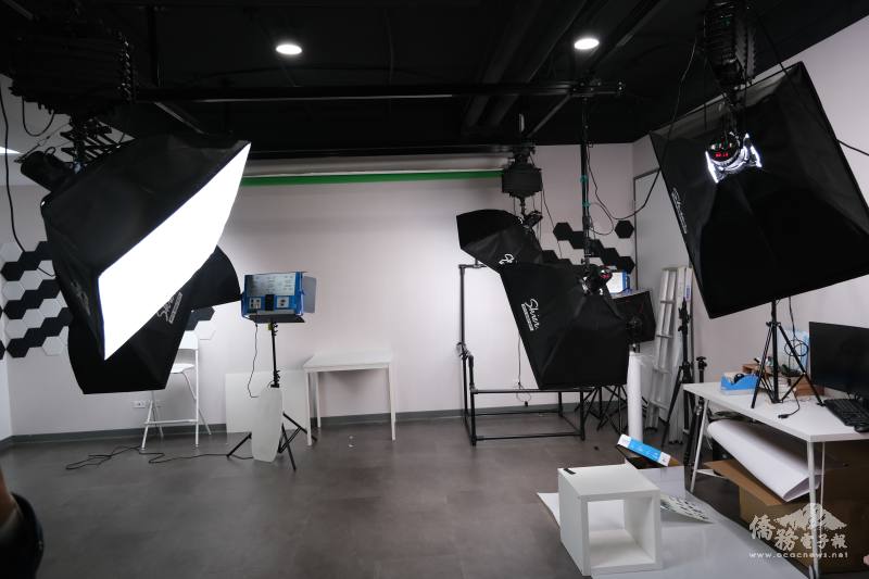 杏豐集團的行銷能力強大，企業總部設有專業攝影棚