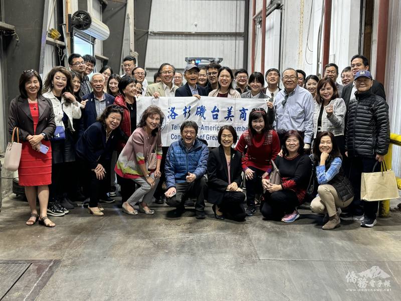 參訪該商會理事廖日山所經營Lucky Farms(良機農場)蔬菜冷藏室