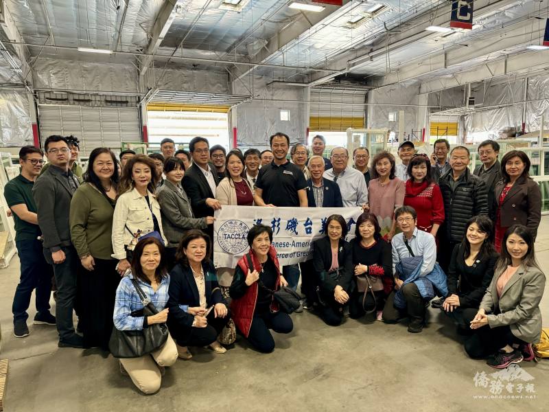 Crystal Windows參訪，由該公司產品工程師Wayne Lin介紹廠區後合影