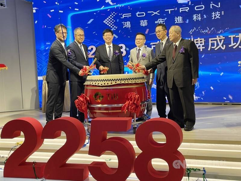 Foxtron Chairman Young Liu (third left) beats a drum at a listing ceremony where the company's stock ticker "2258" are displayed, at the Taiwan Stock Exchange in Taipei Monday. CNA photo Nov. 20, 2023
