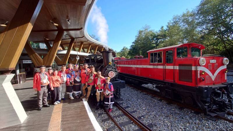 阿里山林鐵祝山車站歷經3年整修，20日舉辦啟用典禮，與會賓客搭乘百年蒸汽火車SL-31迎賓列車，從阿里山站出發前往祝山站，鄒族長老以古禮為車站啟用祈福。