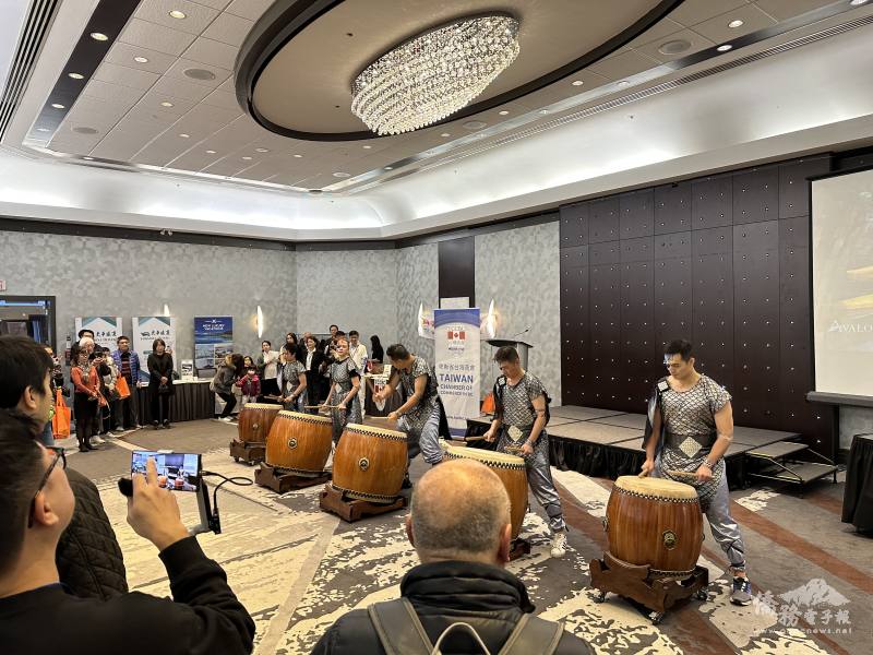 天金堂鼓隊表演為活動拉開熱鬧序幕