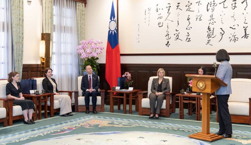 President Tsai addresses a delegation led by Ms. Guri Melby, the Liberal Party leader and the second vice chair of the Standing Committee on Foreign Affairs and Defense of Norwegian Parliament.