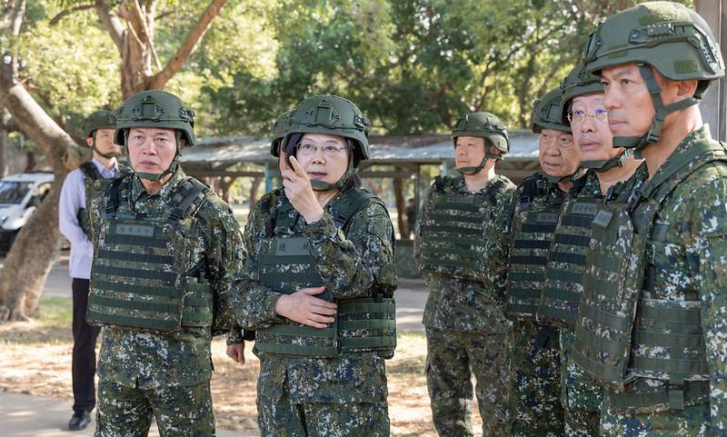 蔡英文總統23日上午前往臺中成功嶺營區視導「義務役新兵入伍訓練接訓整備」