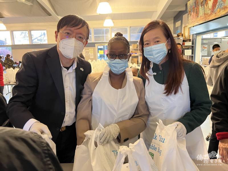 Fremont市長高敘加(右)