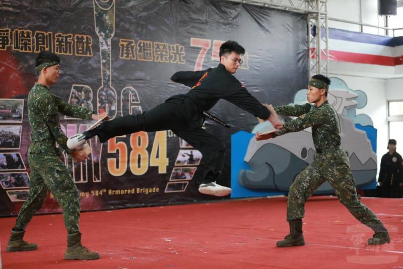 莒拳隊精彩的功力擊破，贏得熱烈掌聲