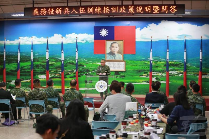 國防部於成功嶺營區召開「義務役新兵入伍訓練接訓政策說明暨問答」記者會