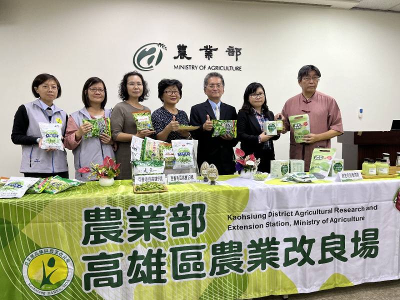 農業部高雄區農業改良場歷經10年選拔培育，育成毛豆新品種「高雄13號-綠水晶」，日前已在日本貿易懇談會上發表，獲得日媒正面報導。