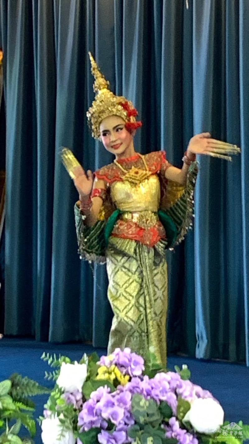 北欖府學生表演泰國傳統舞蹈，與國立臺灣交響樂團演奏的臺灣組曲相呼應