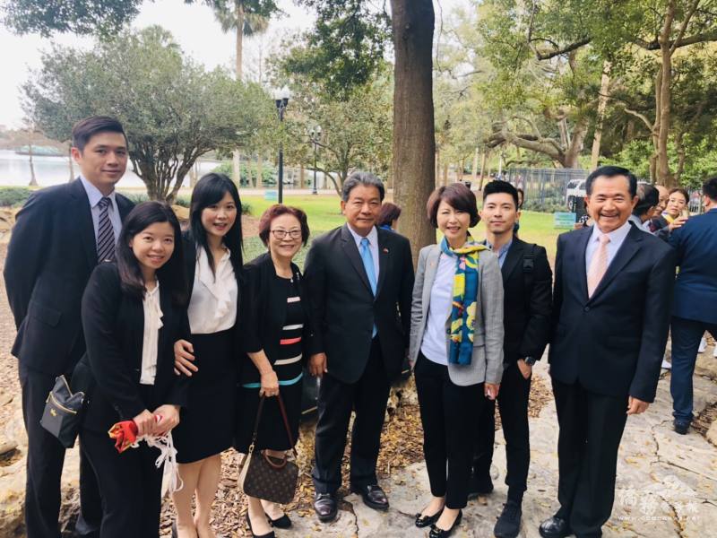 2020年臺南市議會拜訪姊妹市奧蘭多，熱心僑務的簡雅嵐擔任「臺灣日」主持人