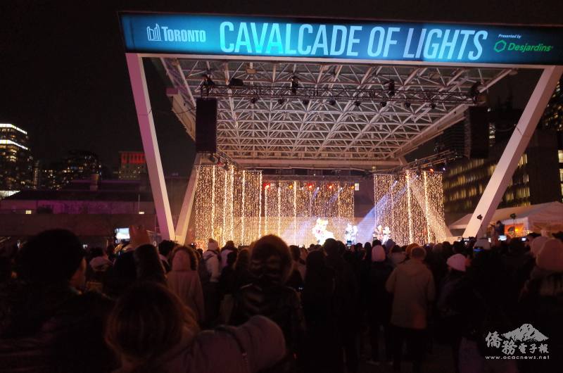 此次表演在音樂、造型上都充份展現臺灣特色，吸引眾多市民圍觀