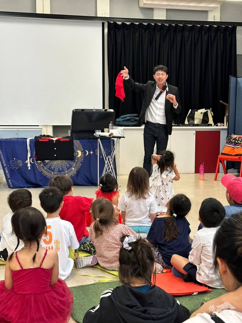 林庭宇精彩的魔術表演