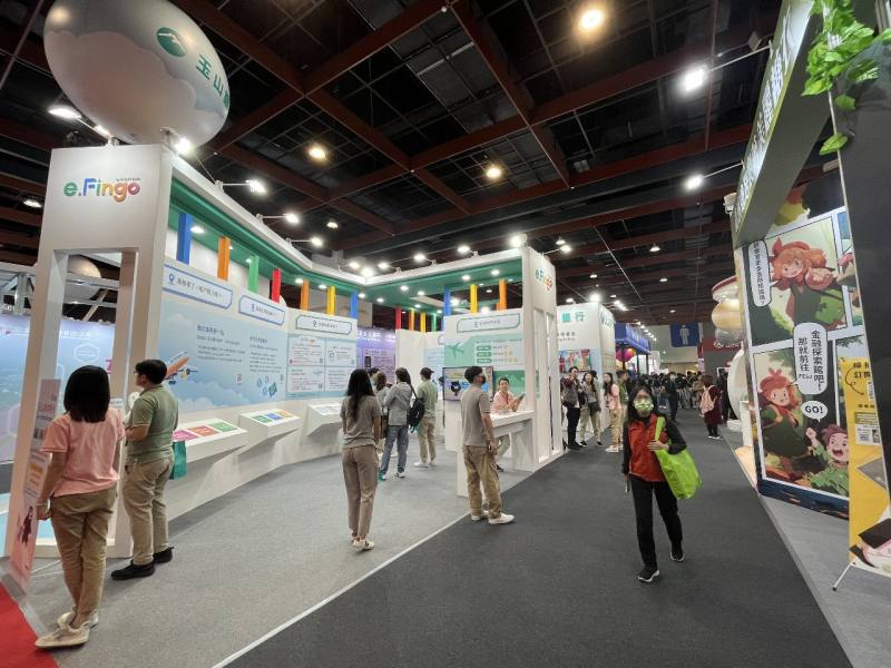 金管會於2015年推動金融科技，並從2018年開始，透過金融科技展以及金融博覽會，展現國內各金融機構結合科技的研發成果。金融業運用生成式AI，在2023年也成為關注議題。