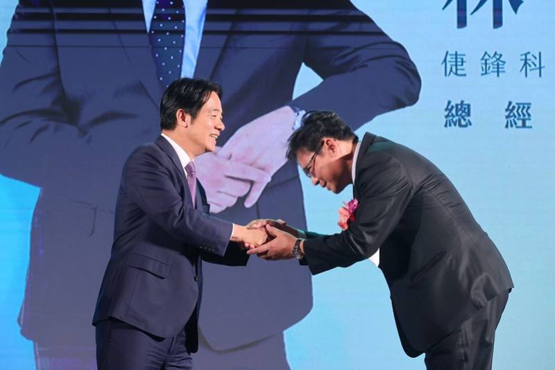 副總統出席「中華民國第46屆、海外華人第32屆創業楷模暨創業相扶獎頒獎典禮」