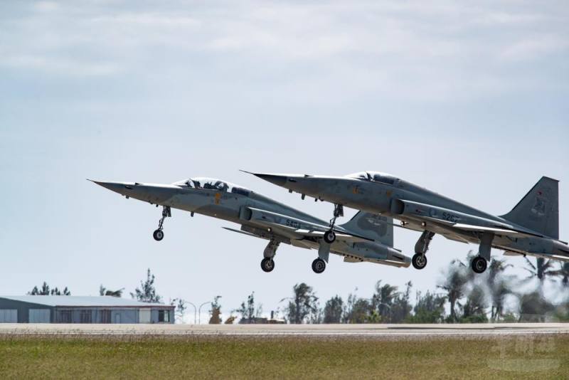 F-5型戰機起飛。