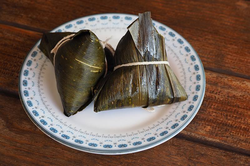 用阿里山蜘蛛抱蛋的葉子所包的粽子，又叫山豬耳粽。