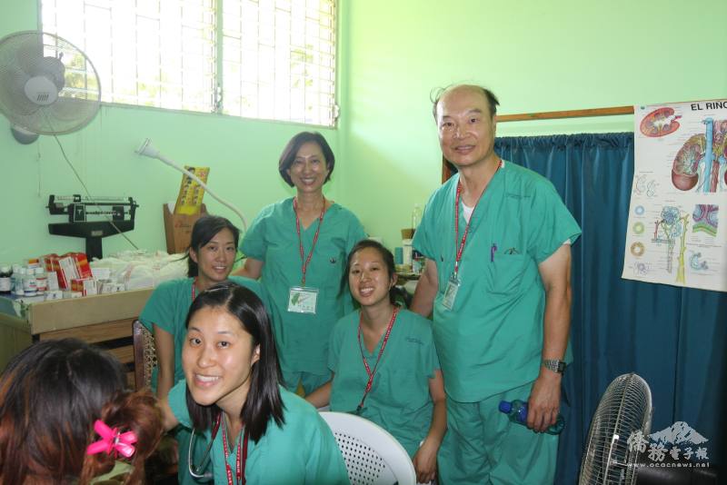2008年8月，邱俊杰醫師全家共同參與尼加拉瓜國際義診活動。大女兒跟隨父親腳步成為醫師，二女兒是一名老師，小女兒則是一名畫家