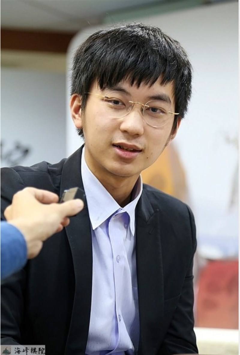 Go player Hsu Hao-hung is interviewed after winning Thursday's match against Lin Li-hsiang in Taipei. Photo courtesy of HaiFong Go Association Nov. 30, 2023