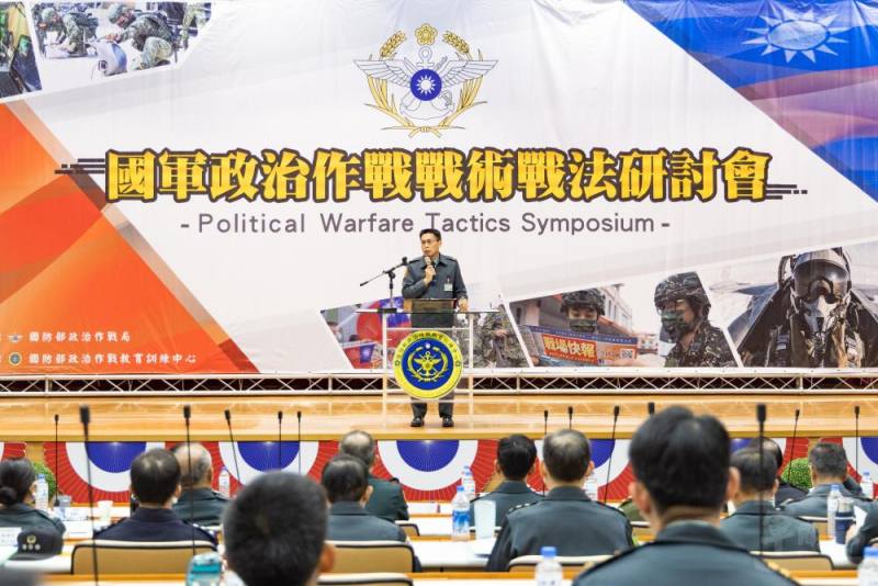 國防部政戰局副局長張少將30日主持「國軍政治作戰戰術戰法研討會」。（軍聞社記者黃劭恩攝）