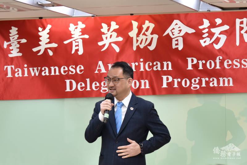 阮昭雄代表委員長徐佳青歡迎各位團員返臺