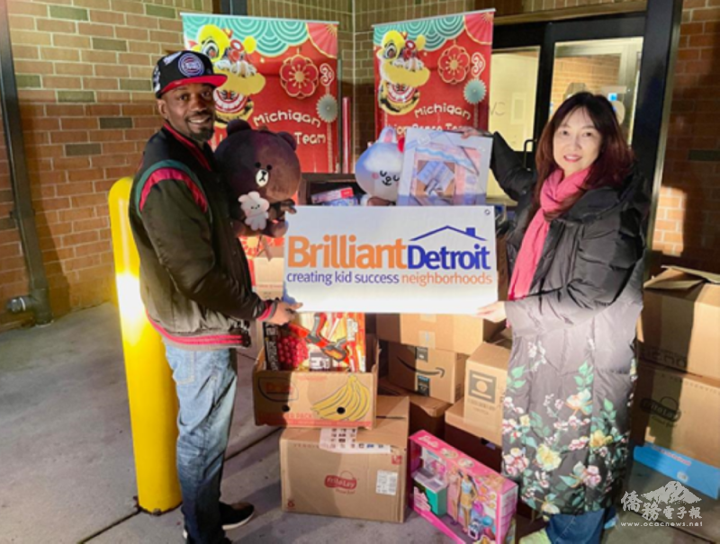 二十幾箱的冬衣及80個聖誕禮物捐給Brilliant Detroit的弱勢孩童