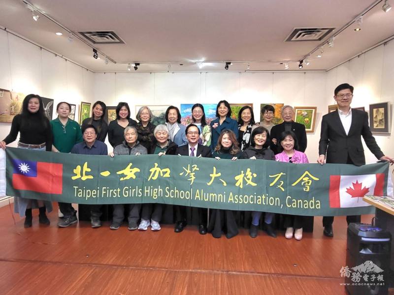 組長邱建義(第1排右5)、秘書黃慶育(第1排右1)、會長歐文端(第1排右4)及參展會員與貴賓合影