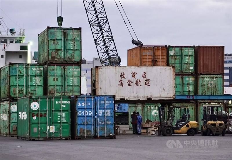A container yard in Kaohsiung. CNA photo Dec. 4, 2023