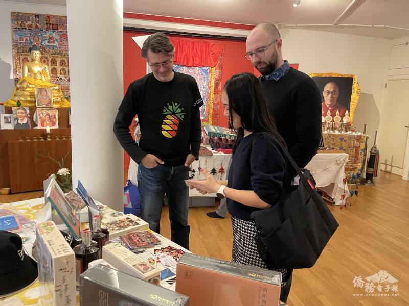 臺灣鄉親帶著家眷認識臺灣