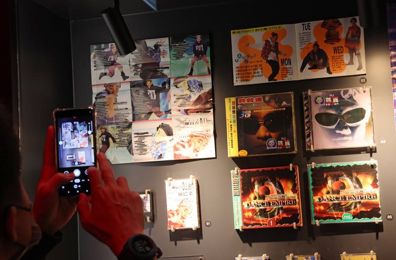 台北流行音樂中心常設展「唱 我們的歌 流行音樂故事展」規劃「Hip-Hop大事」台灣嘻哈展區，預計5日正式亮相，其中有多件代表台灣嘻哈史的特色展品，包括「I Don’t Wanna See No 歐巴桑」卡帶等