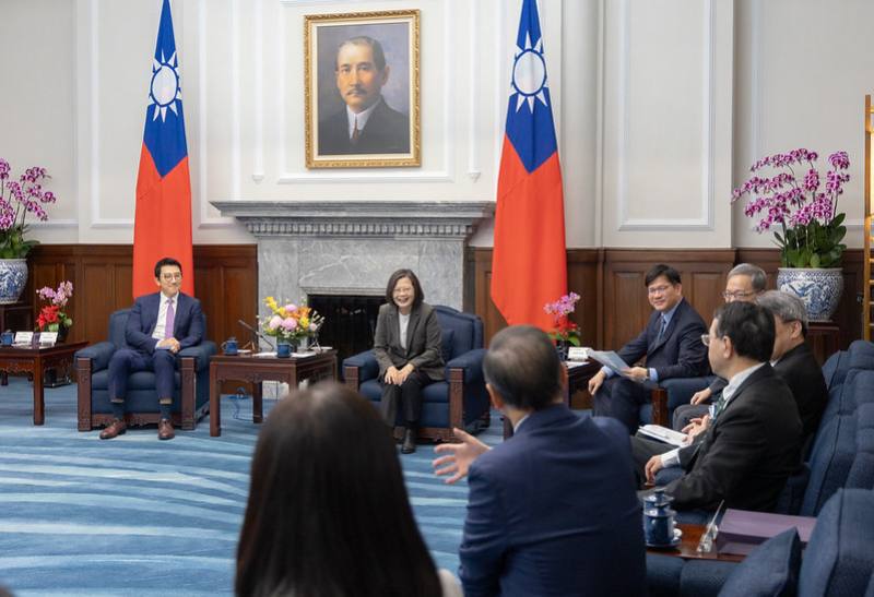 總統接見「112年度傑出生技產業獎」獲獎單位