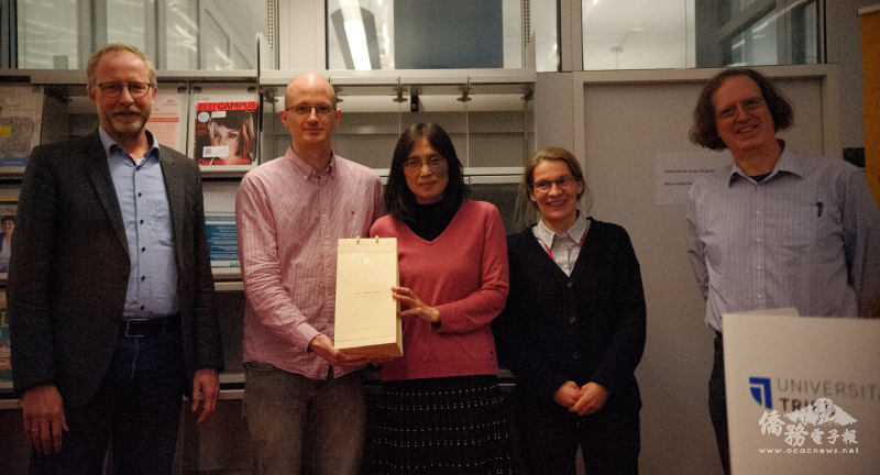 蘇費翔博士感謝賴香吟老師與會進行專題演講