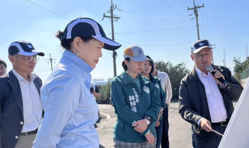 經濟部長赴台中視察「龍井區忠和中排臨港路下游右岸護岸改善應急工程」