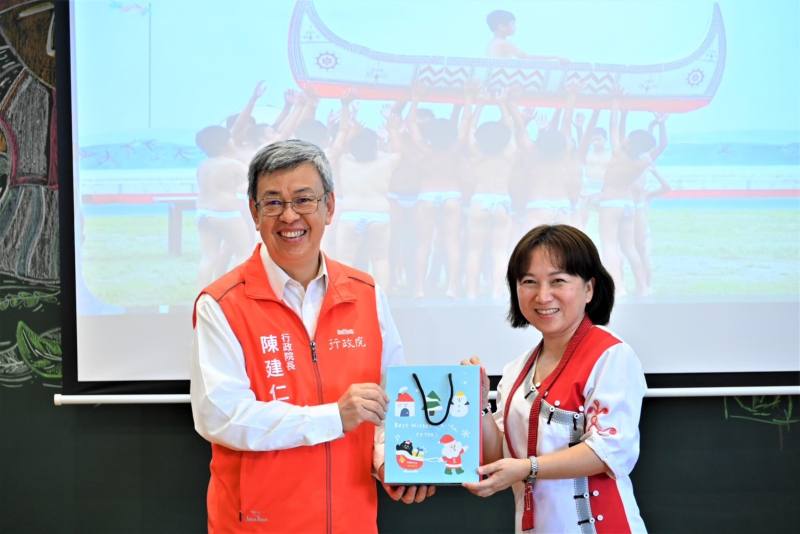 行政院長陳建仁視察臺東縣蘭嶼鄉椰油國民小學