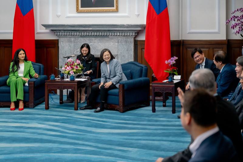 總統與「世界醫師會阿爾柯德瑪妮會長等領袖訪台團」相互交流